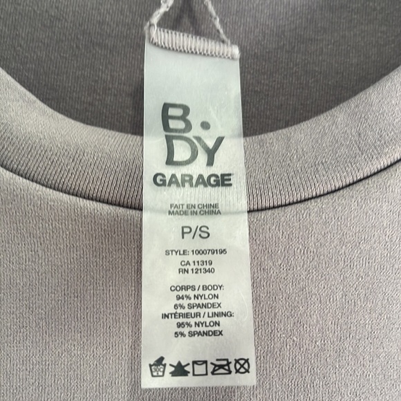 Garage Activewear Top - Picture 2 of 2